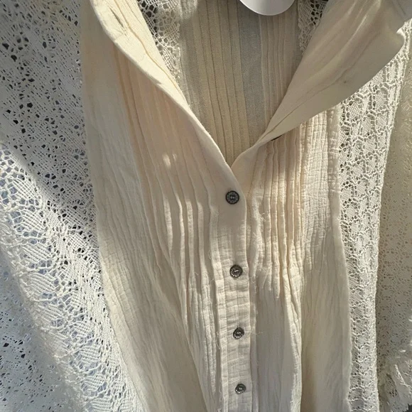 POL Cream Lace Detail Poncho style top - Picture 4 of 7